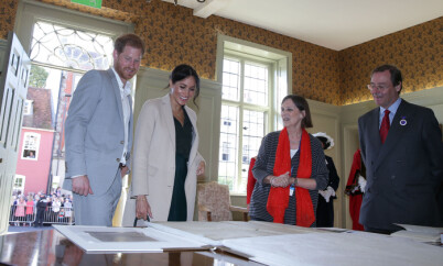 IMPONERT: Både prins Harry og hertuginne Meghan skal ha synes det var stor stas å se den sjeldne kopien av den amerikanske uavhengighetserklæringen. Foto: NTB scanpix IMPONERT: Både prins Harry og hertuginne Meghan skal ha synes det var stor stas å se den sjeldne kopien av den amerikanske uavhengighetserklæringen. Foto: NTB scanpix